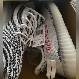 ZEBRAS YEEZY SIZE 10